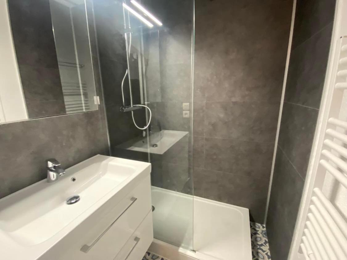 Appartement Cosy Avec Piscine, Acces Direct Plage Лаканау Екстериор снимка